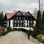 Panorama Gor Londyn W Centrum Z Balkonem I Widokiem Na Gory