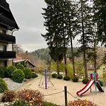 Panorama Gor Londyn W Centrum Z Balkonem I Widokiem Na Gory *